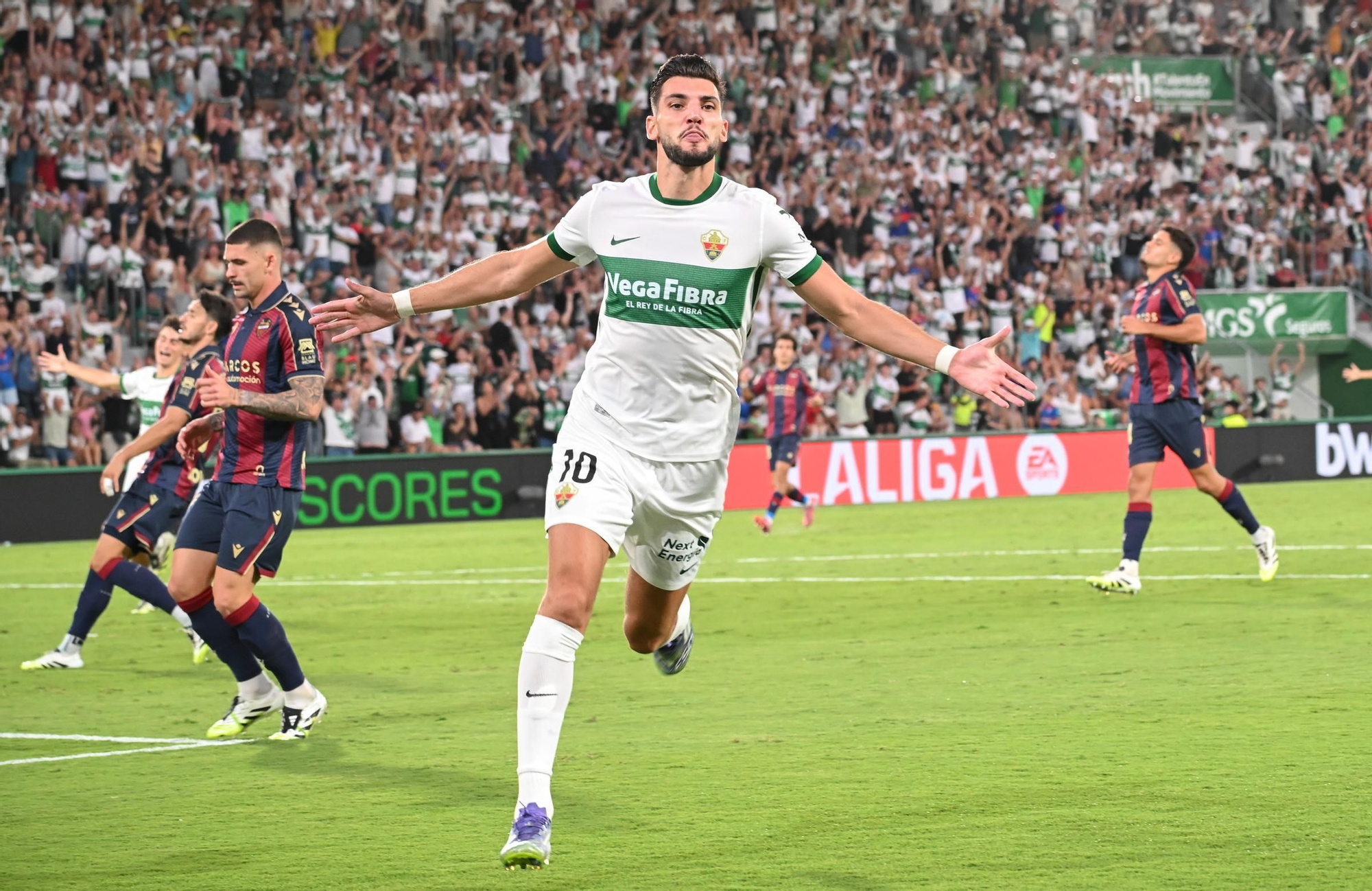 Las mejores imágenes del la victoria del Elche CF frente al Levante (2-0)