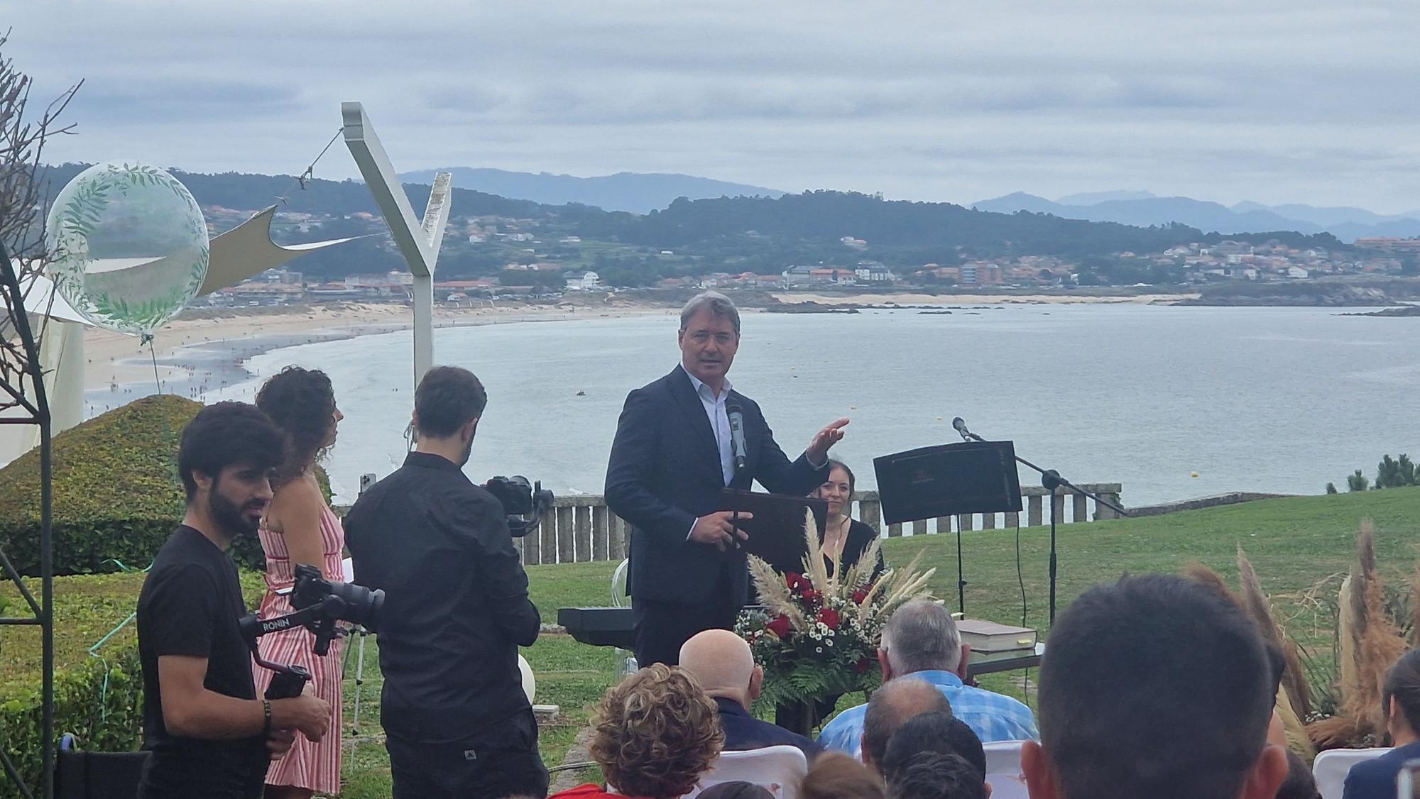 La boda de Serafín y Zaira en la finca La Atlántida, en el Concello de O Grove.