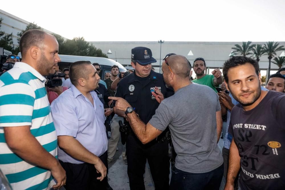 Los taxistas del aeropuerto suspenden sus servicios en protesta por la piratería