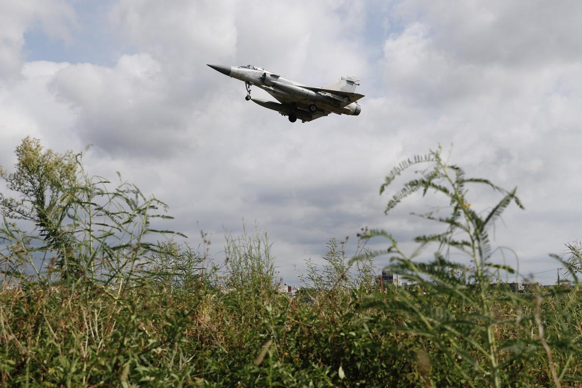 Un avión de las fuerzas taiwanesas sobre Hsinchu, Taiwan.