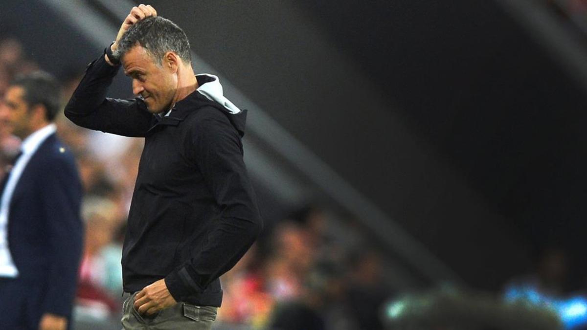 Luis Enrique durante el partido con el Athletic en San Mamés.