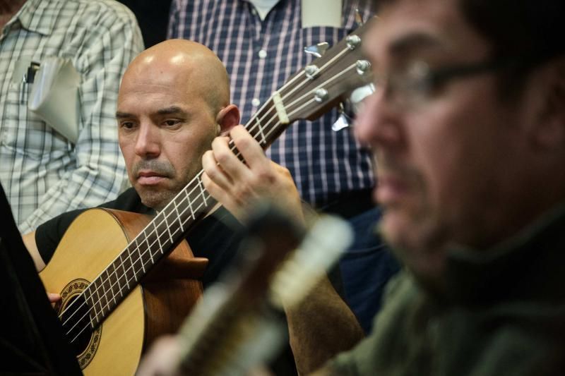 Ensayo de la rondalla Unión Artística El Cabo