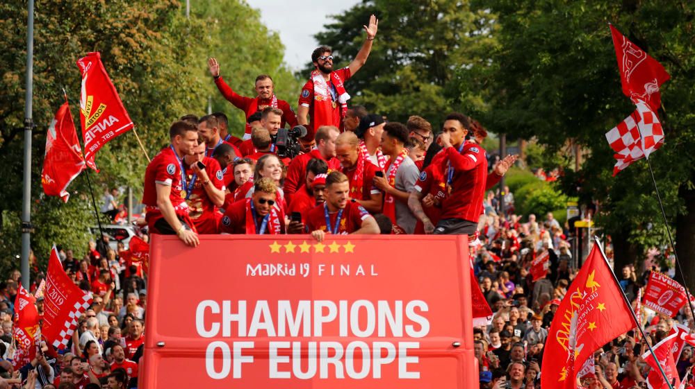 El Liverpool celebra con su afición la Champions