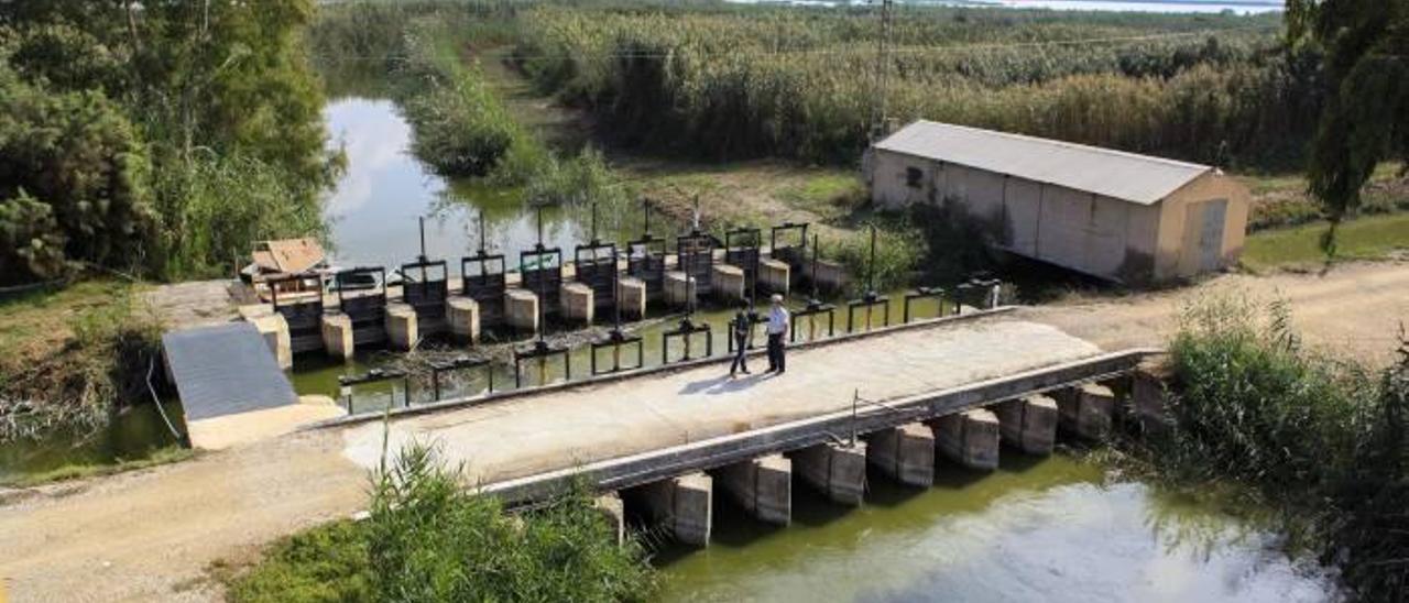 Una vista del punto donde se controla la entrada de agua a los embalses procedente del río Segura.