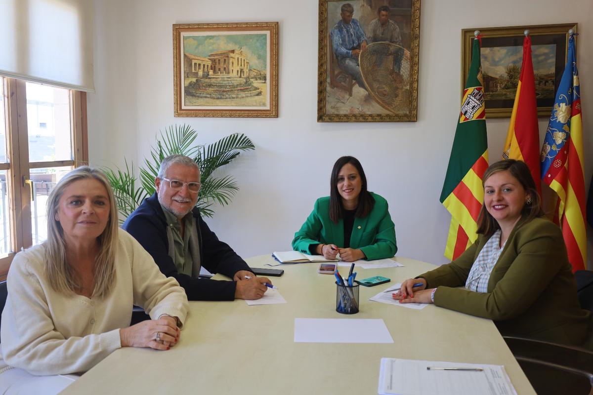 Reunión para perfilar los actos del 30 aniversario de la Plaza del Mar.