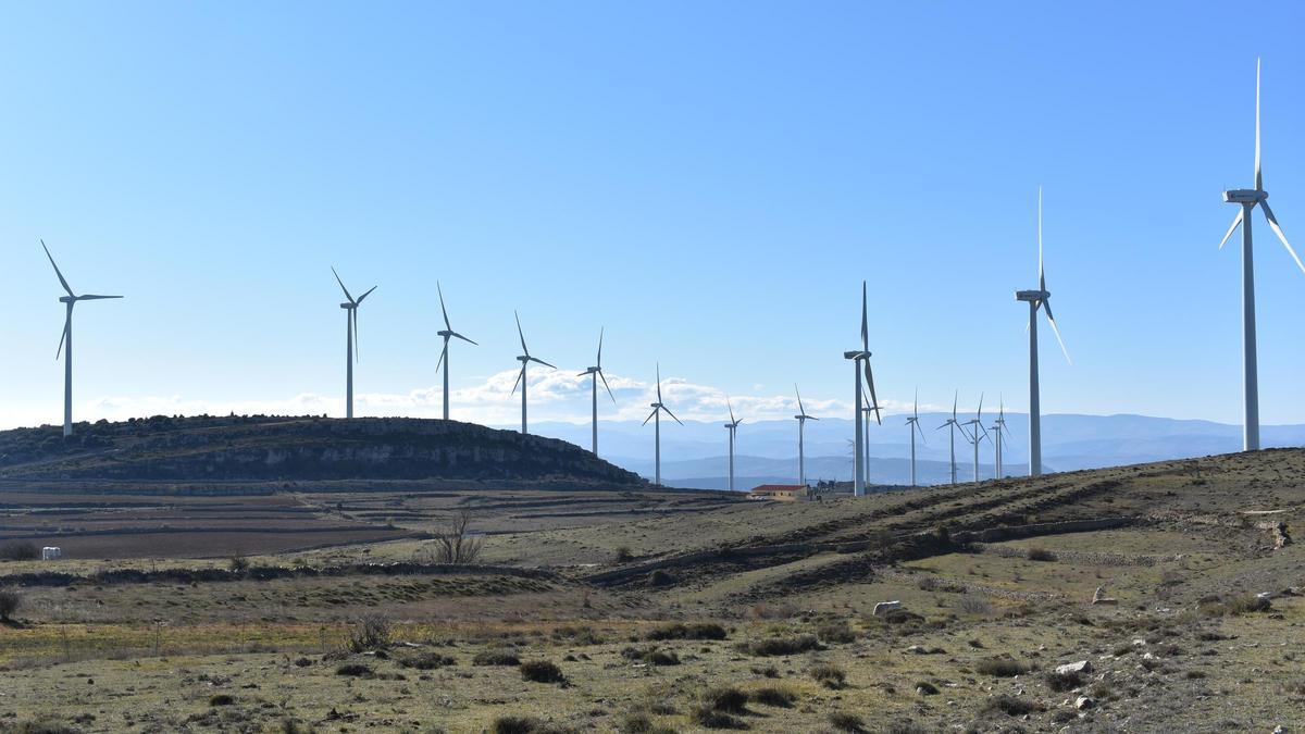 Imagen de uno de los parques eólicos ubicados en la comarca de Els Ports