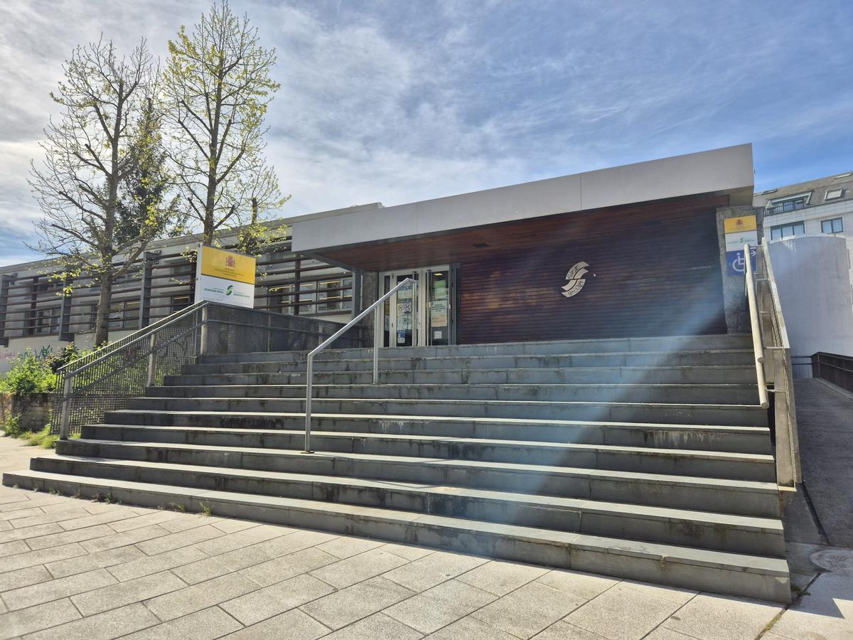 Oficina de la Seguridad Social en Betanzos, en la calle Pintor Seijo Rubio.