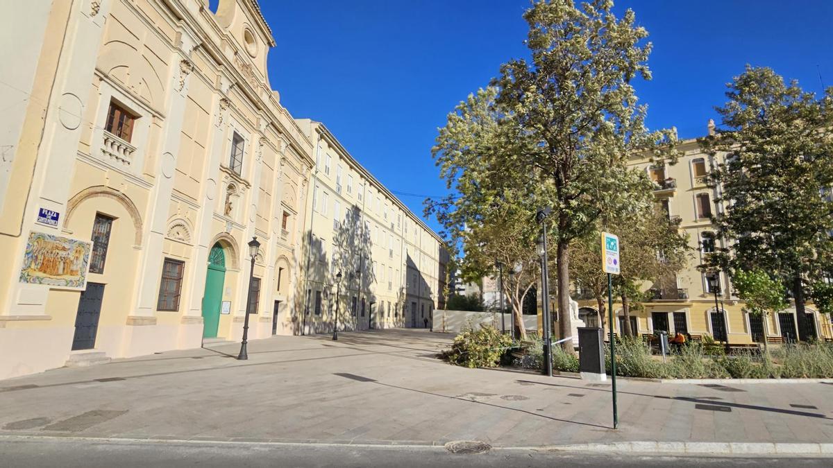 Así es la nueva Plaza de Santa Mónica de València
