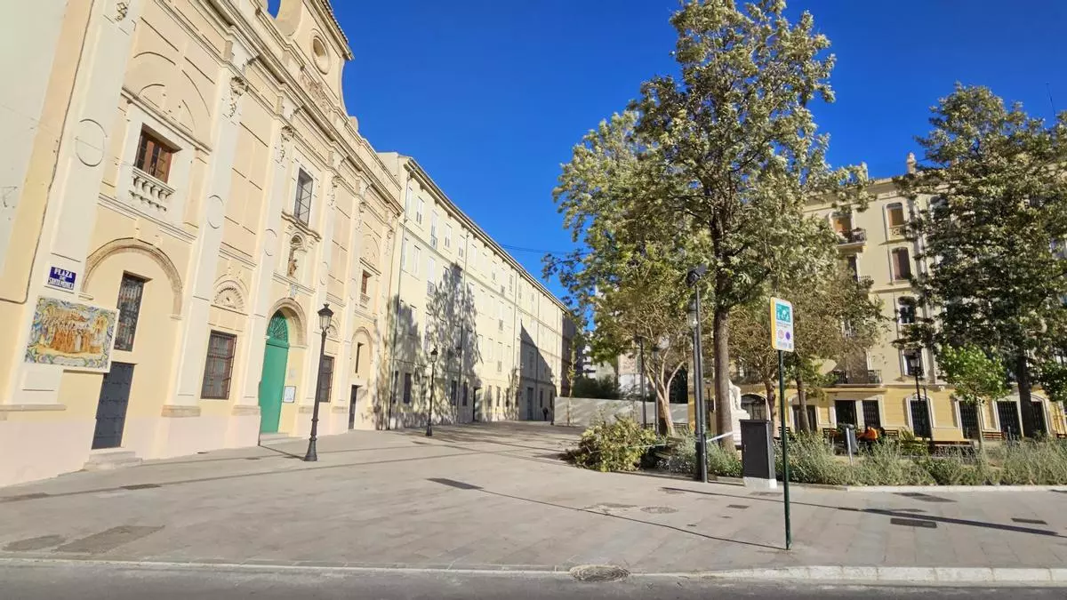 La nova cara de la plaça de Santa Mònica de València