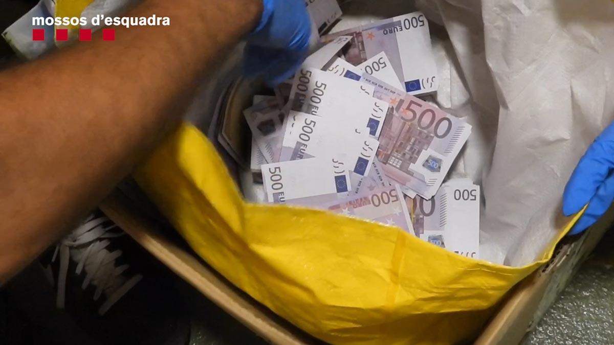 Un hombre de nacionalidad italiana paga 20.000 euros con billetes falsos.