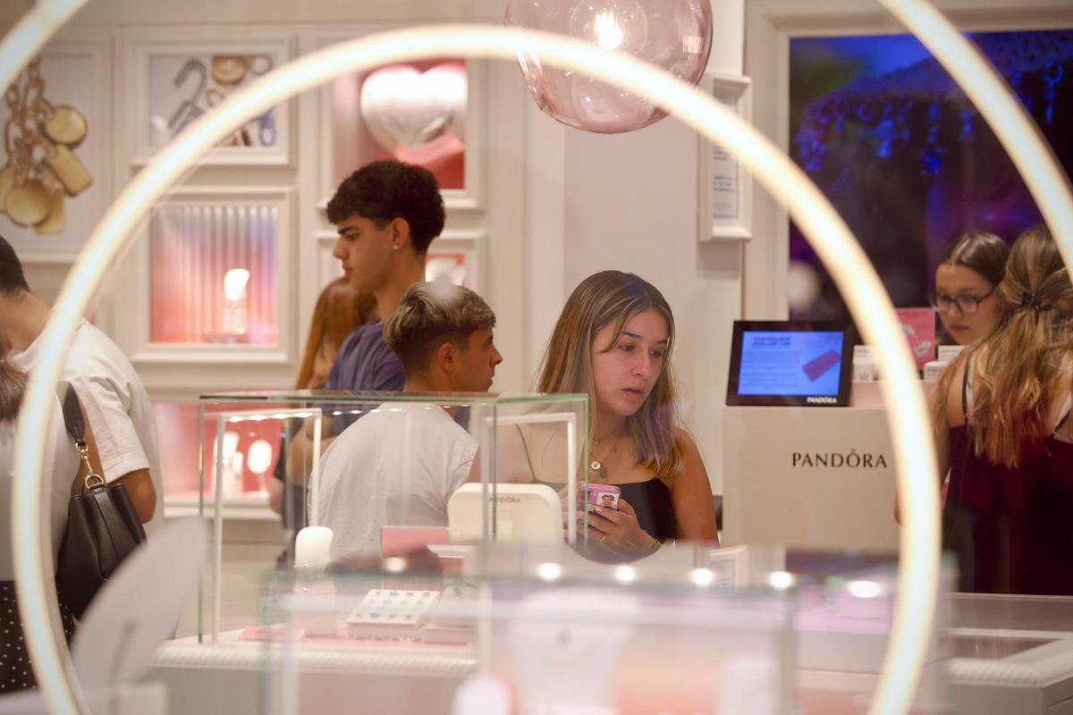La Shopping Night seduce a miles de cordobeses