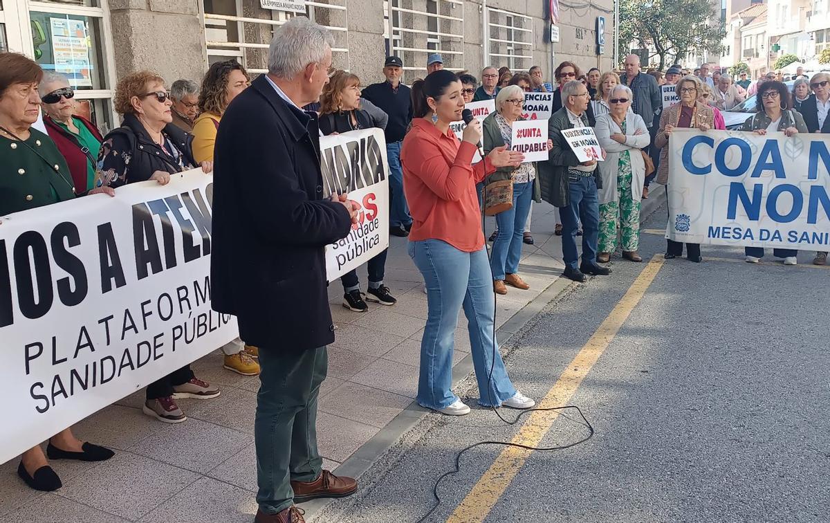 La alcaldesa se dirige a los asistentes a la 228.ª protesta, que se celebró ayer. | FDV
