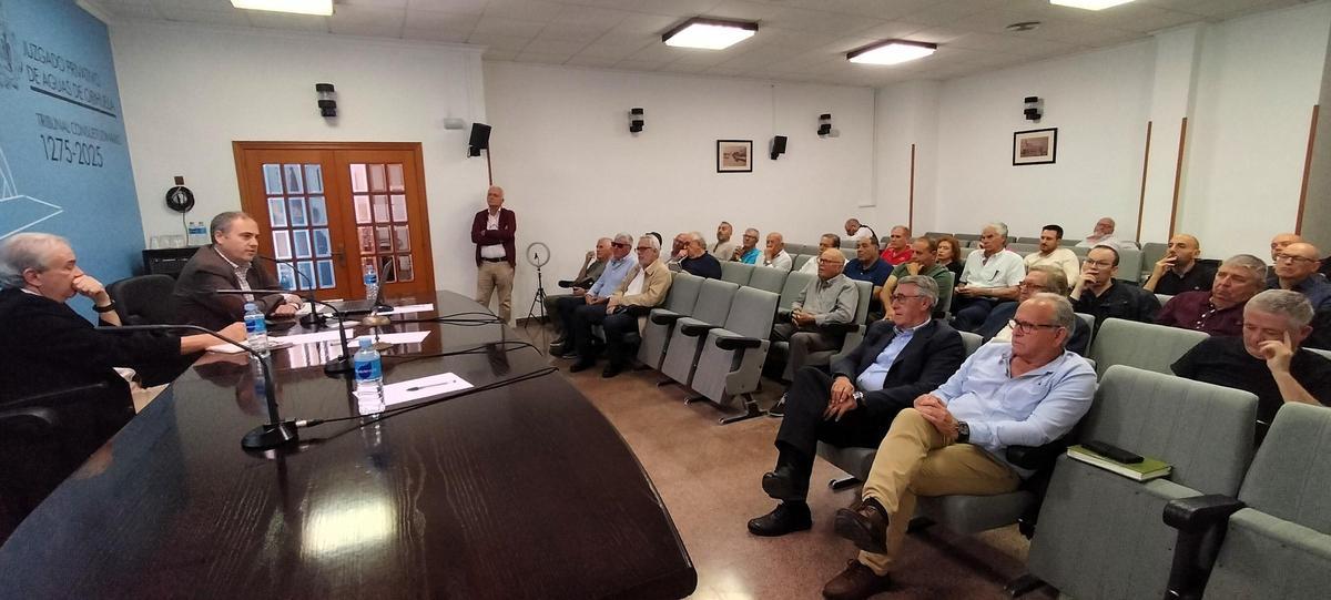 Un momento de la reunión en la sede del Juzgado Privativo de Aguas de Orihuela