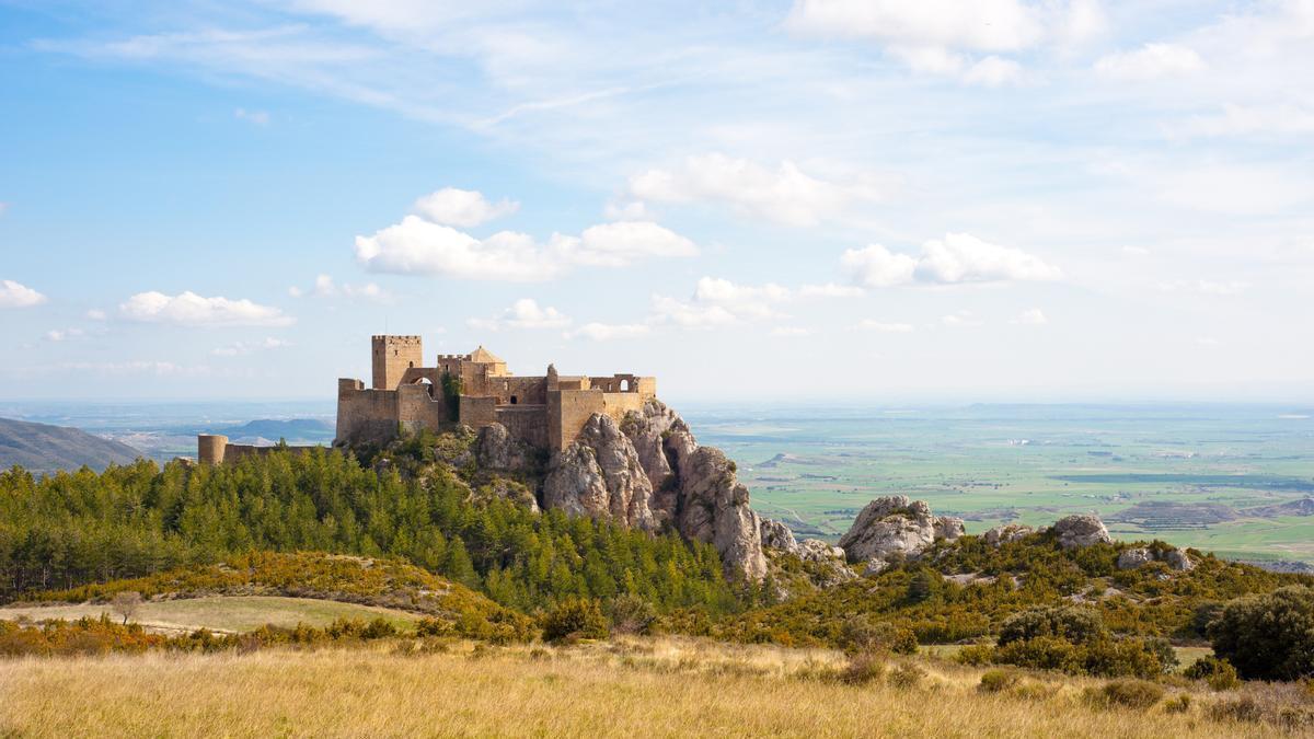 Este castillo románico es uno de los más espectaculares de España.