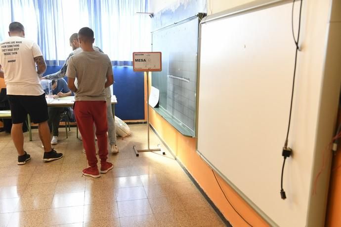 10-11-19 CANARIAS Y ECONOMIA. CIUDAD. LAS PALMAS DE GRAN CANARIA. Reportaje por colegios electorales de la ciudad. Recorrido por colegios electorales de la ciudad. Fotos: Juan Castro.  | 10/11/2019 | Fotógrafo: Juan Carlos Castro