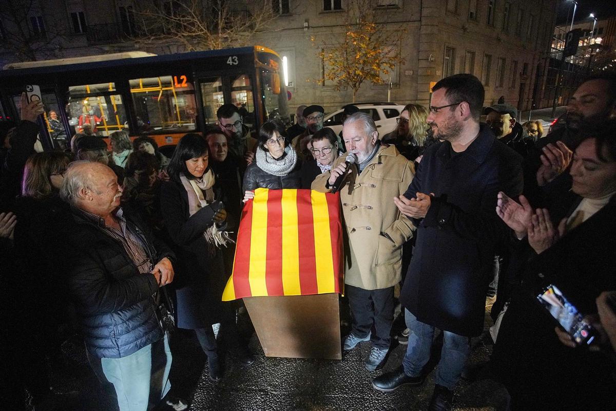 Xavier Corominas, poc abans del descobriment de la placa.