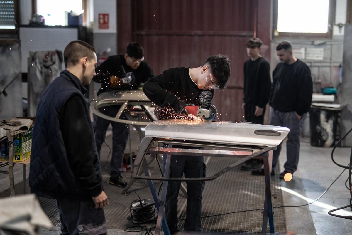 Participantes en el certamen Pompeu Skills, este viernes en el instituto Pompeu Fabra de Badalona.