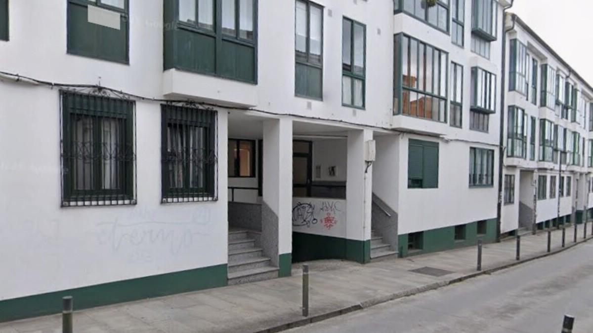 La vivienda del joven herido se encuentra en el número 5 de la rúa Poza de Bar, en Santiago