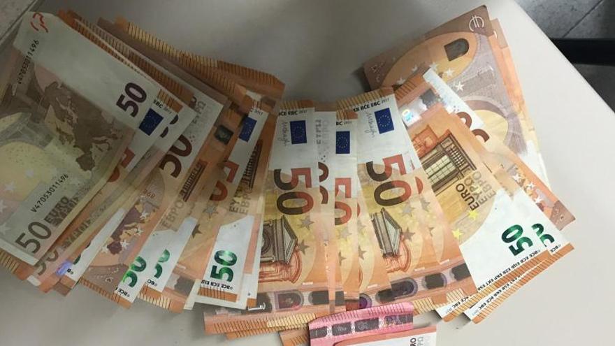 Parte del dinero incautado por la Policía Local de Elche