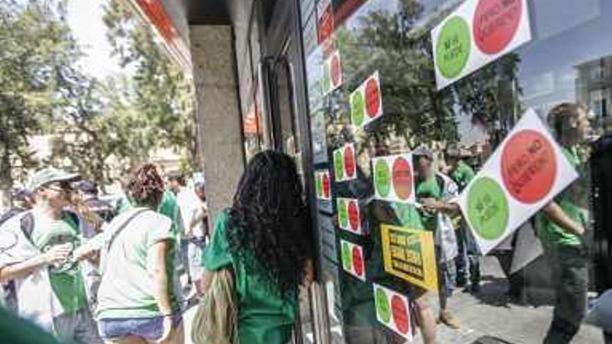 Marcha por las sucursales bancarias de la Plataforma contra los Desahucios