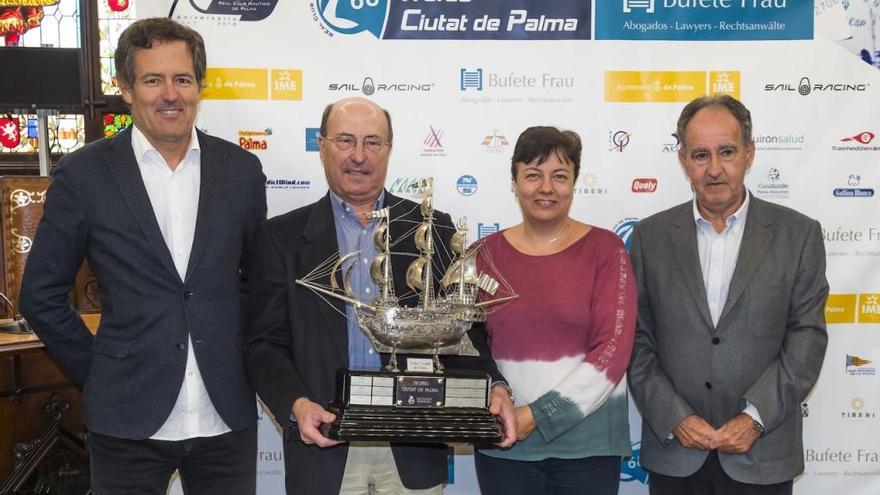 José Carlos Frau, Juan Besalduch, Sunnana Moll y Javier Sanz, hoy en el ayuntamiento de Palma.