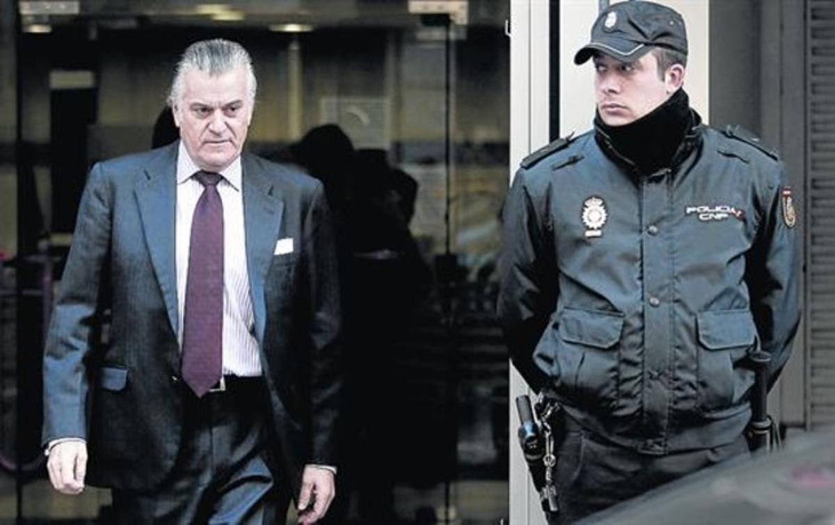 L’extresorer del PP Luis Bárcenas surt de l’Audiència Nacional, el 15 de març del 2013. L’extresorer del PP Luis Bárcenas surt de l’Audiència Nacional, el 15 de març del 2013.