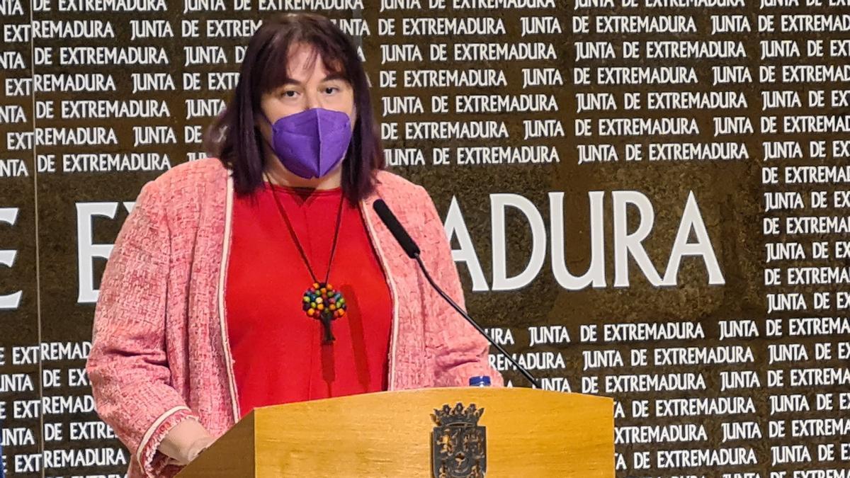 Begoña García Bernal, consejera de Agricultura de la Junta de Extremadura, durante la rueda de prensa de este viernes.