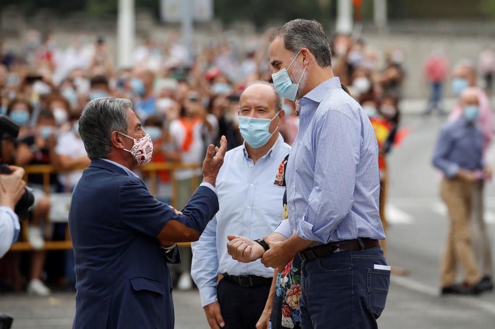 Los reyes, entre vacas y pastores para apoyar a la ganadería en Cantabria