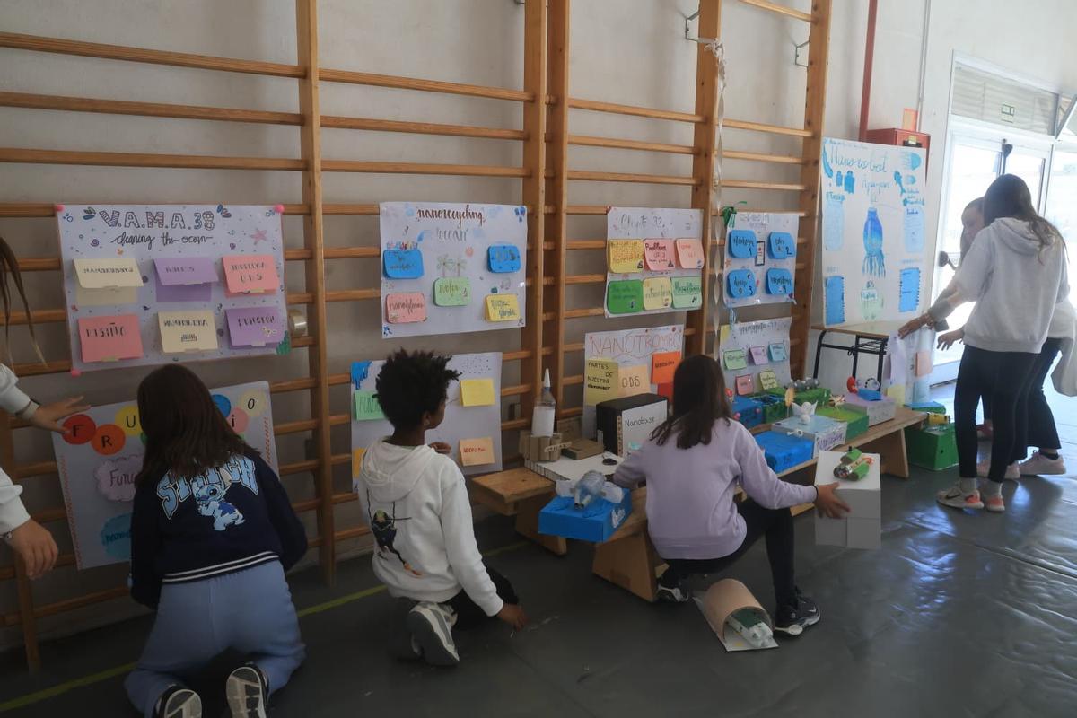 Alumnos de sexto de Primaria han diseñado maquetas para construir nanorobots