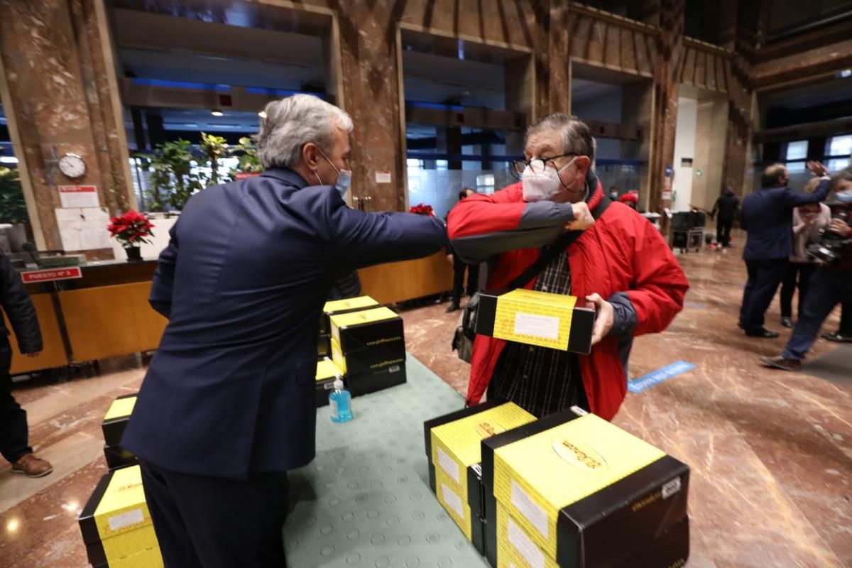 EL PERIÓDICO DE ARAGÓN entrega sus 150 roscones en el Día de San Valero y acerca la tradición a los comedores sociales