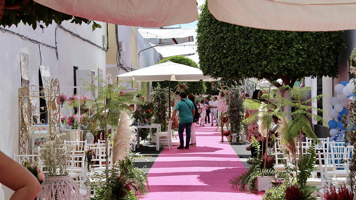 Las calles de Fuente Palmera ya se preparan para recibir a miles de parejas de novios