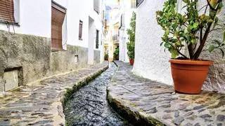 Todos van a Frigiliana, pero pocos conocen el pueblo blanco andaluz declarado Bien de Interés Cultural y con arquitectura bereber