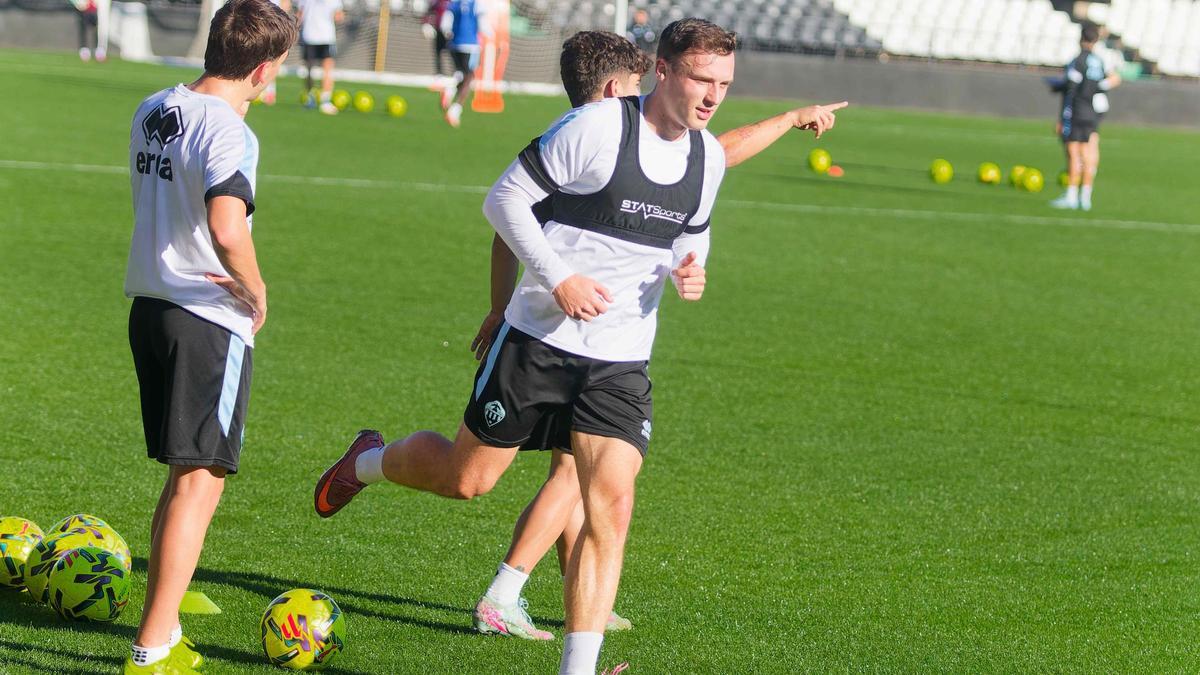 El danés Adam Jakobsen, durante el entrenamiento en el SkyFi Castalia.