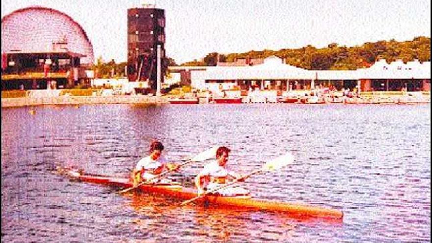 José Seguín y su compañero en Montreal 76, Guillermo del Riego, antes de una regata.