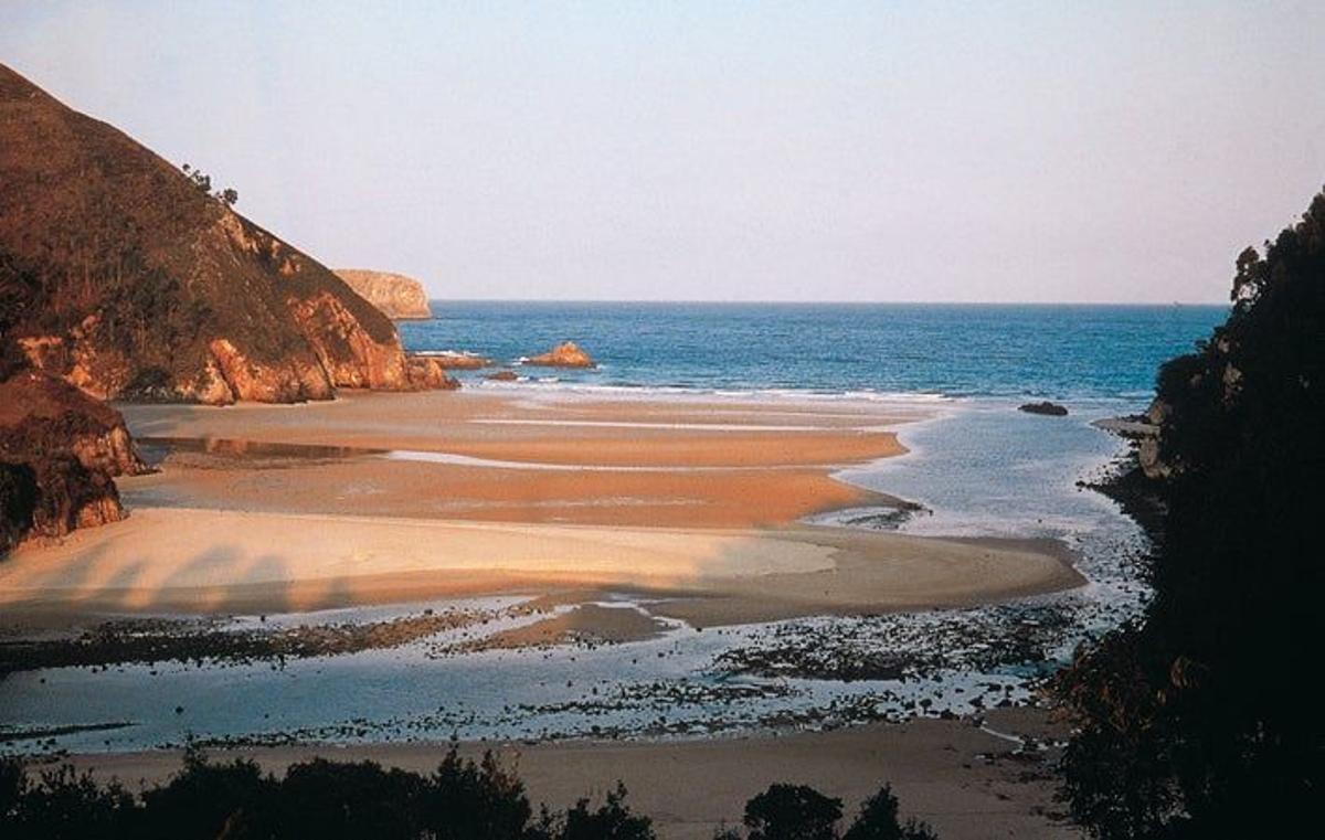 9. Playa de la Franca, Asturias