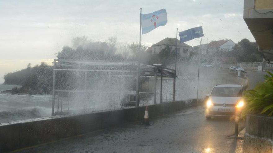 Primer temporal de viento y lluvia, ayer, en O Morrazo.