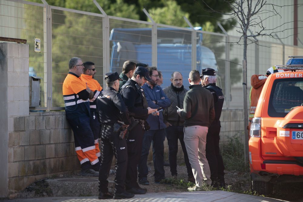 Así ha sido el tremendo incendio que ha arrasado una nave industrial en el Port de Sagunt