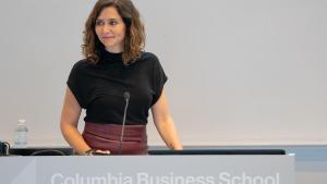 La presidenta de la Comunidad de Madrid, Isabel Díaz Ayuso, en Columbia Business School.