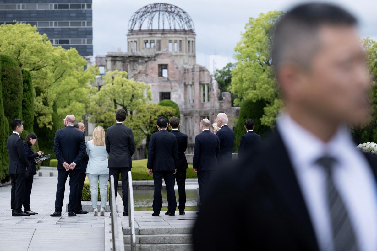 Los líderes del G7 visitan el Memorial Park para las víctimas de la bomba atómica en Hiroshima, entre protestas