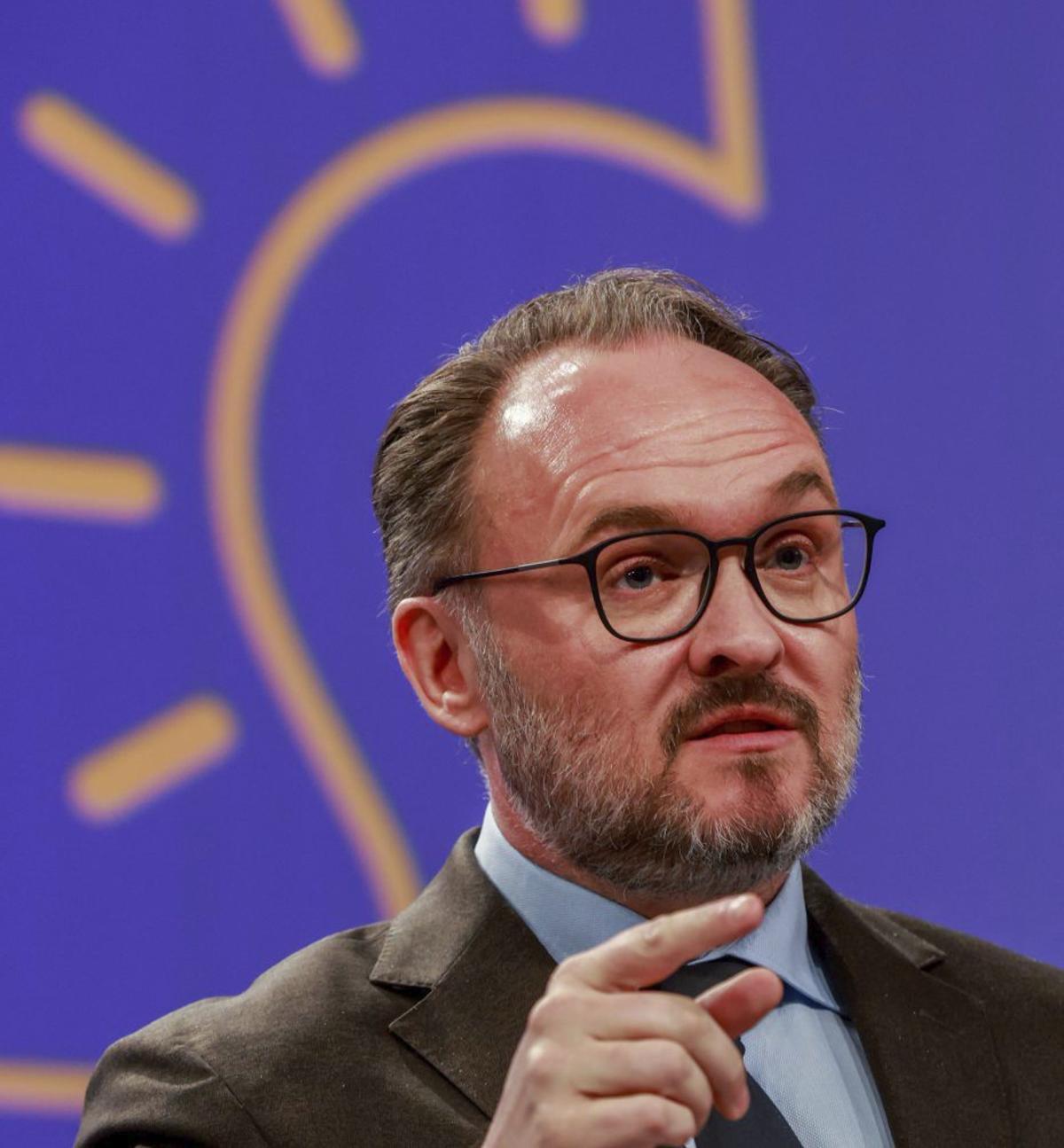 Brussel·les deixa en mans dels governs la resposta a la crisi energètica