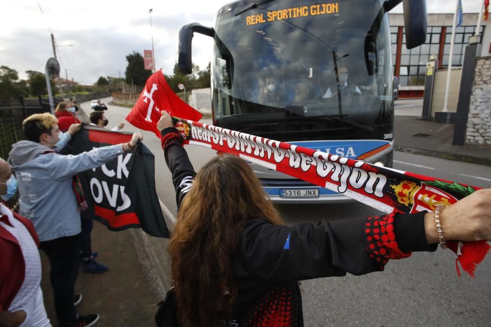 La salida del Sporting de Mareo para disputar el derbi