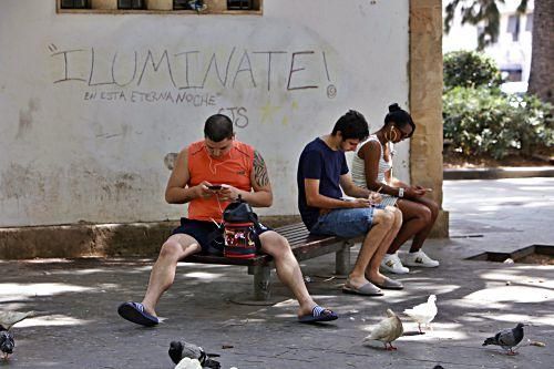 Im Sommer legen sich Hitze und Trägheit über Palmas Innenstadt. Nele Bendgens hat Einheimische und Besucher beobachtet