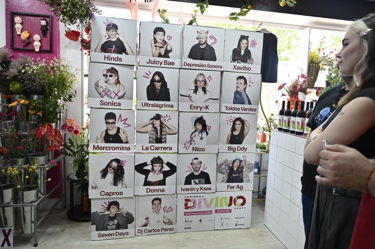 El mural conformado con los artistas del Divino Festt de Cariñena