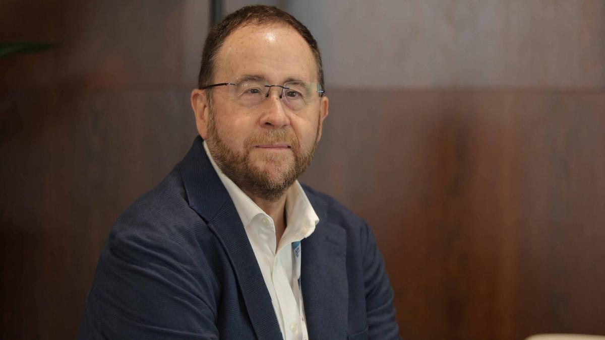 Jaime Pérez, presidente de la Asociación Española de Vacunología: «Las vacunas son la herramienta que más vidas ha salvado, junto a la potabilización del agua»