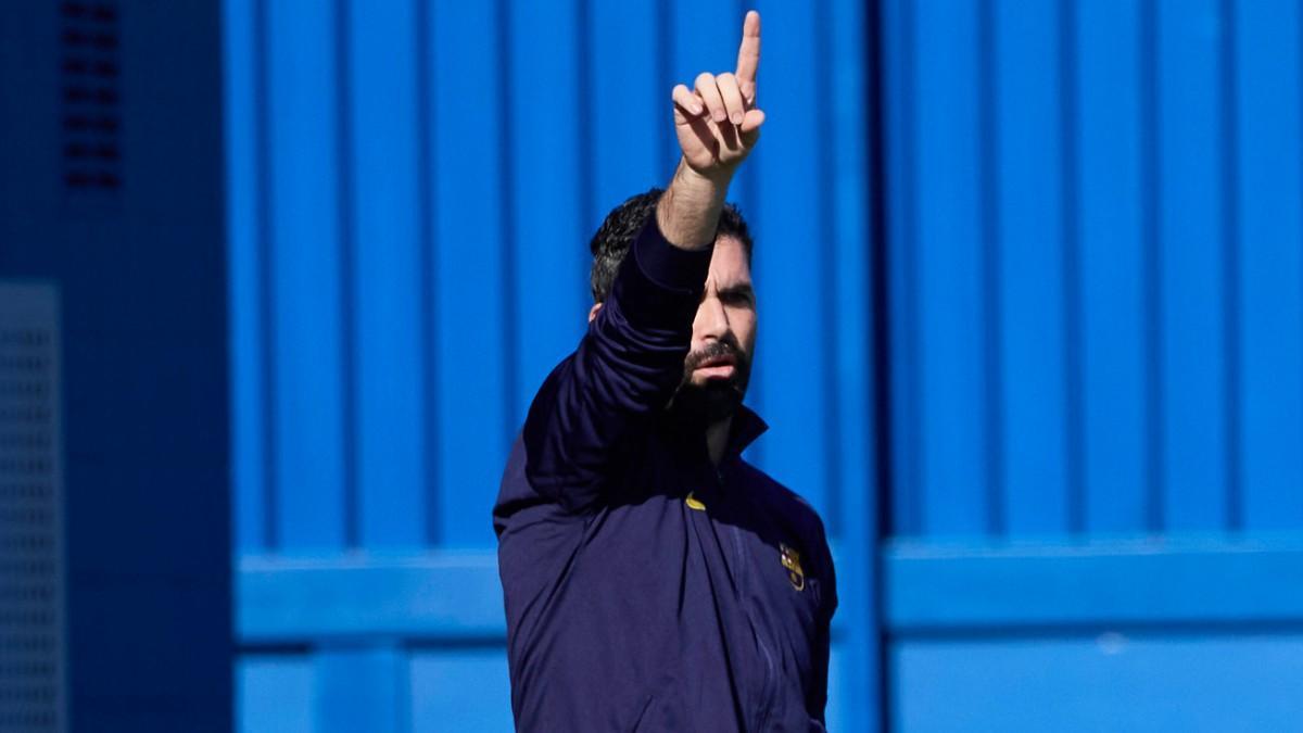Pol Planas es el entrenador del Juvenil A del Barça
