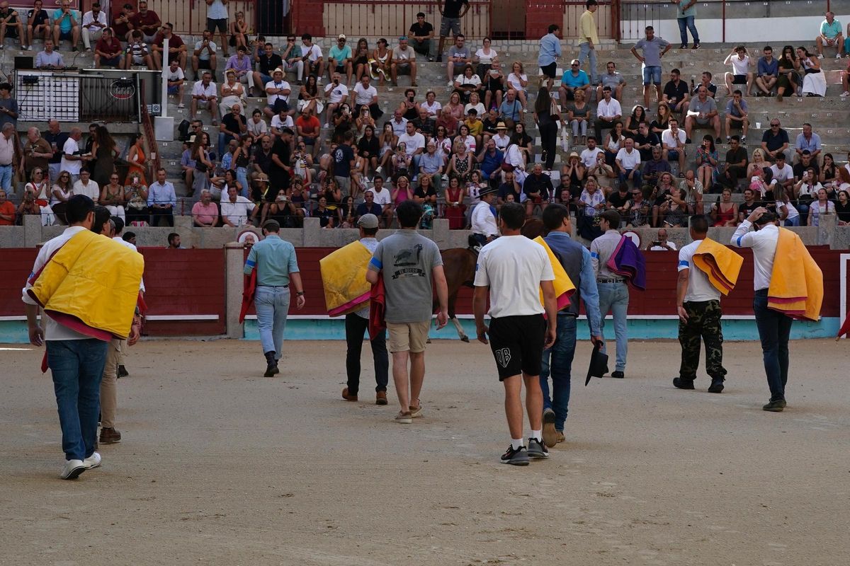 Participantes en a becerrada