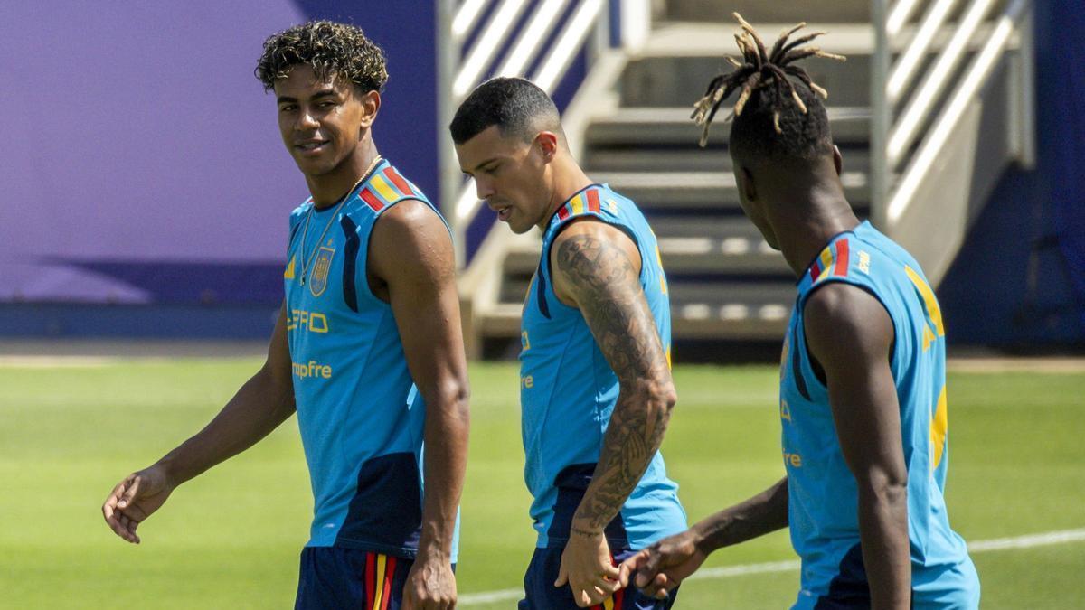 Lamine Yamal y Pedro Porro entrenan al margen a tres días de la final