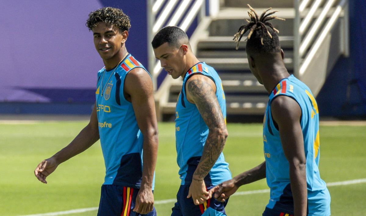 Lamine Yamal, Pedro Porro y Nico Williams.