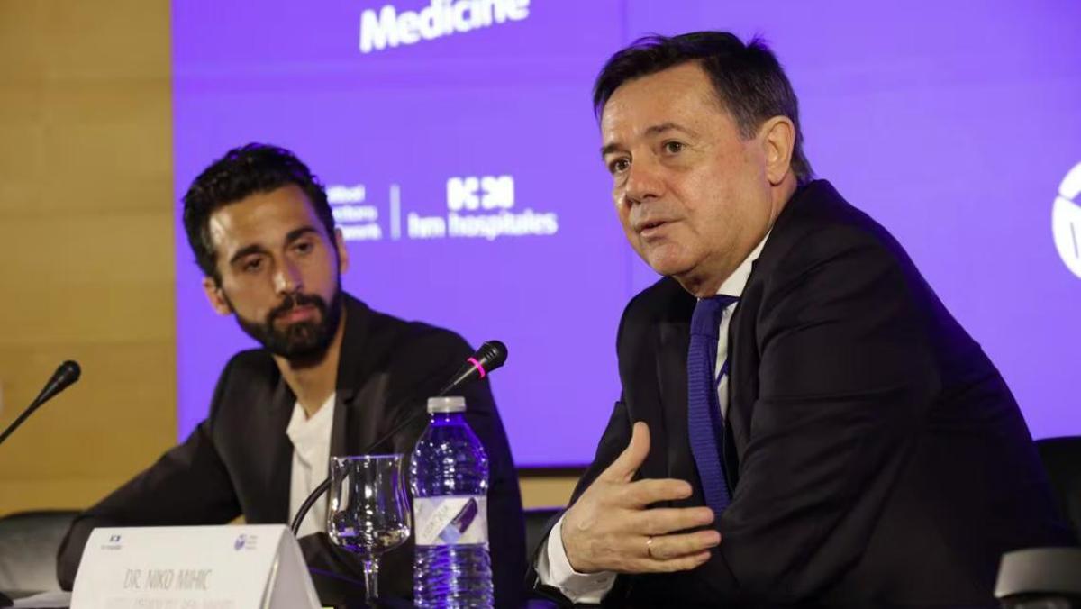 El Dr.Niko Mihic, junto a Álvaro Arbeloa, en la inauguración del International Summit on Elite Sports Medicine.