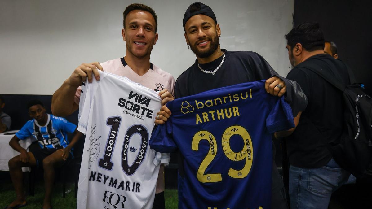 Arthur y Neymar coincidieron tras el Gremio - Santos